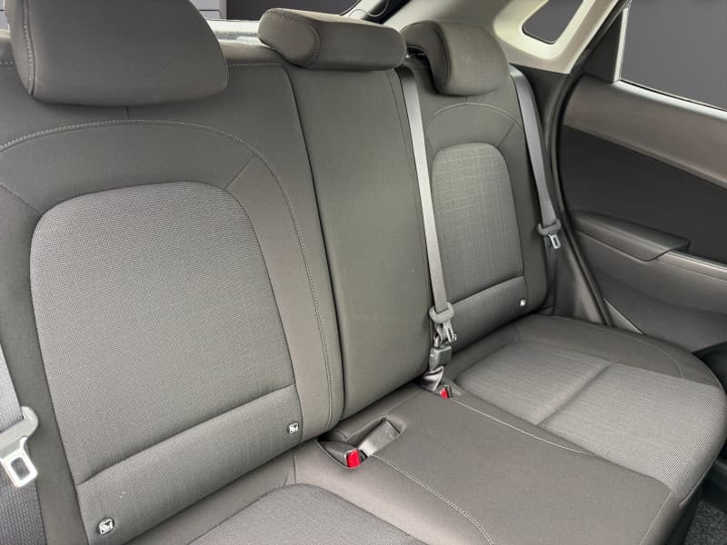 HYUNDAI KONA photo 8