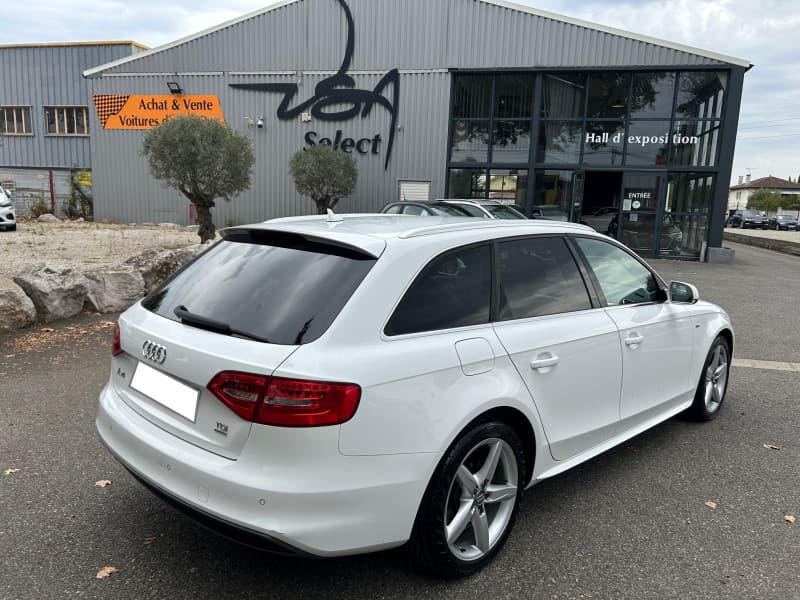 AUDI A4 AVANT photo 2