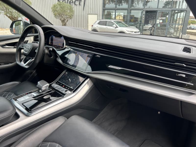 AUDI Q8 photo 3