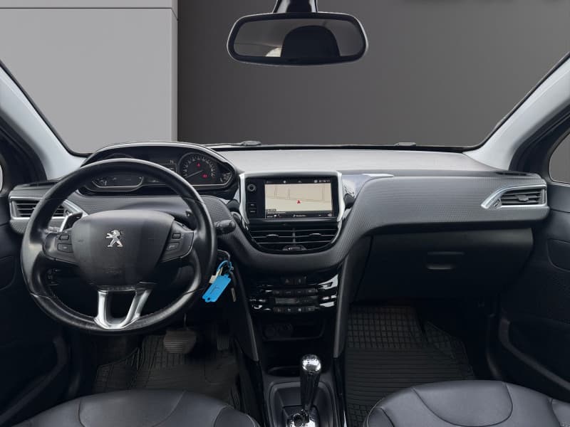 PEUGEOT 2008 photo 2