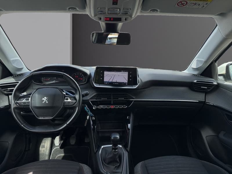 PEUGEOT 208 photo 2