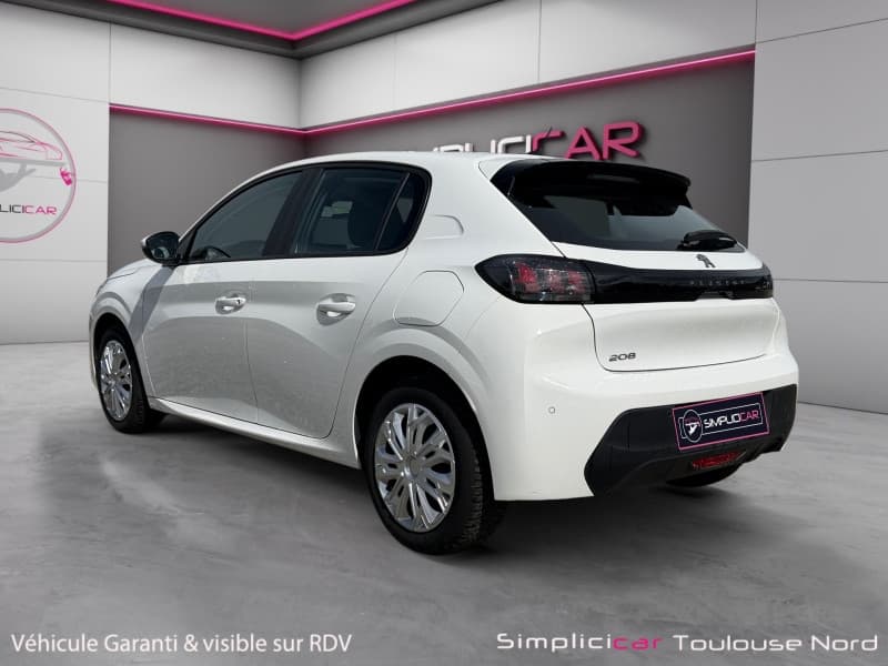 PEUGEOT 208 photo 3