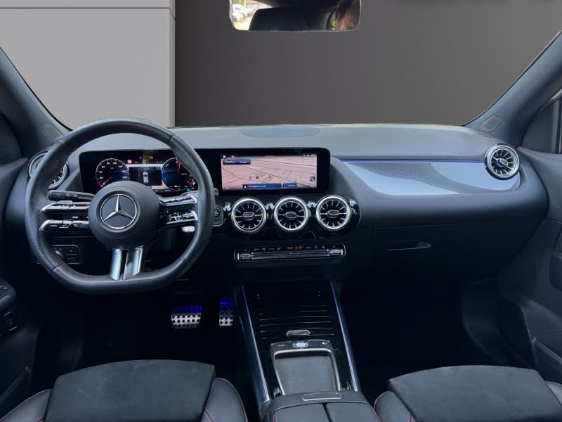 MERCEDES GLA photo 2