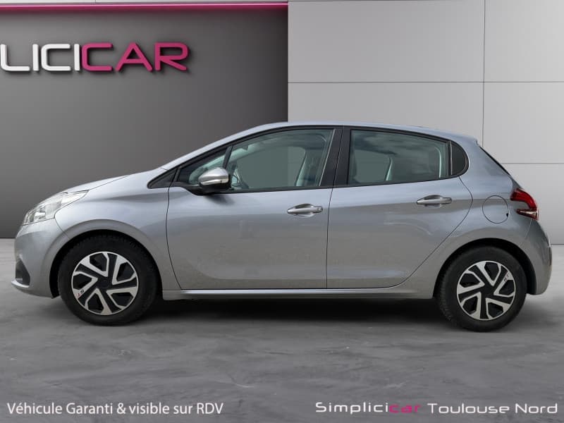 PEUGEOT 208 photo 6