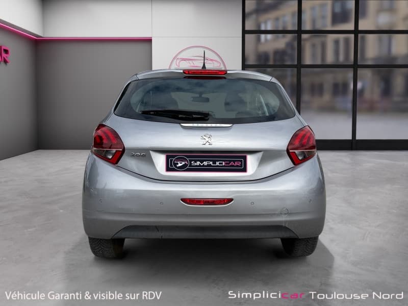 PEUGEOT 208 photo 7