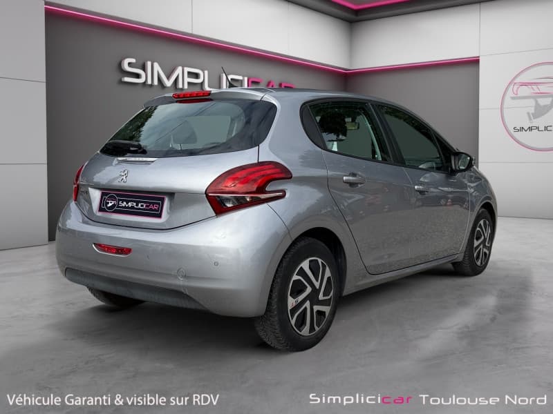 PEUGEOT 208 photo 8