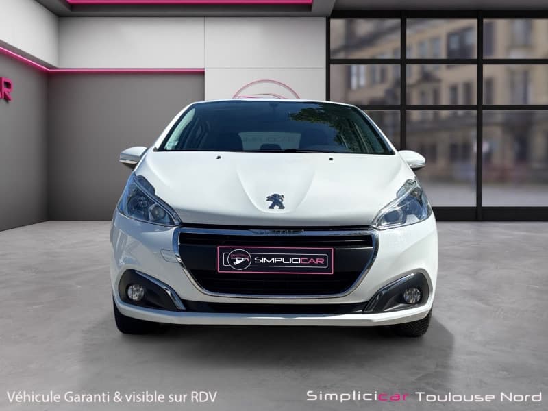 PEUGEOT 208 photo 3