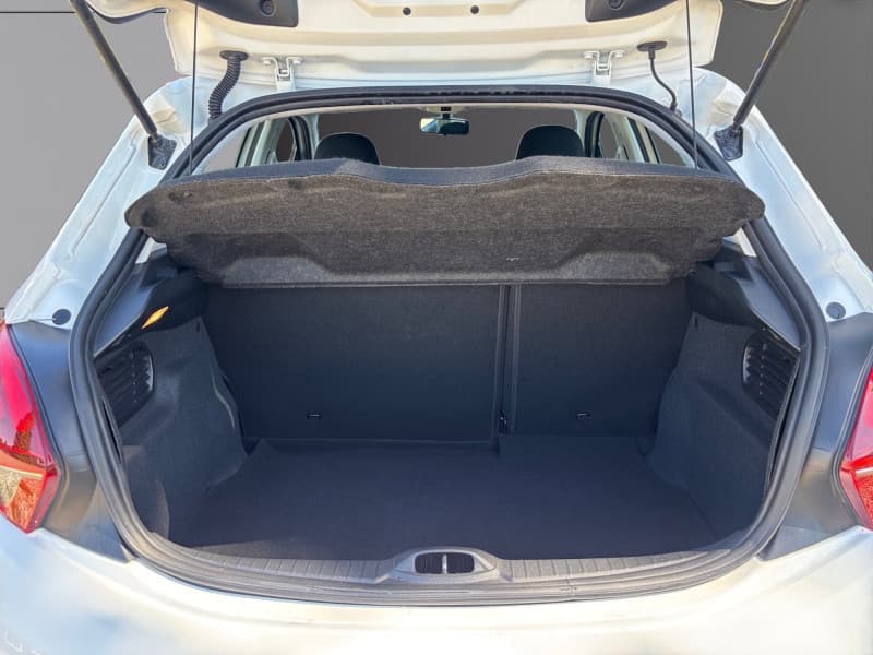 PEUGEOT 208 photo 4