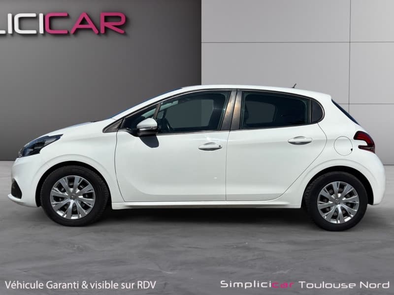 PEUGEOT 208 photo 6