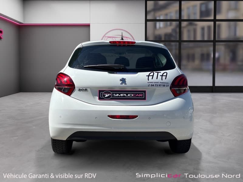 PEUGEOT 208 photo 7