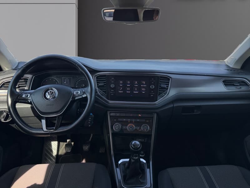 VOLKSWAGEN T-ROC photo 2